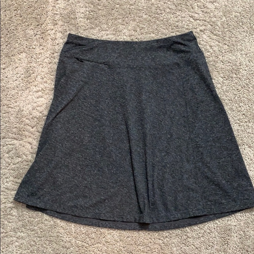 Gray knit skirt